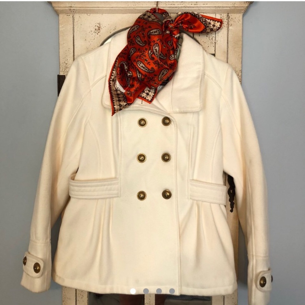 THE JACKIE KENNEDY COAT